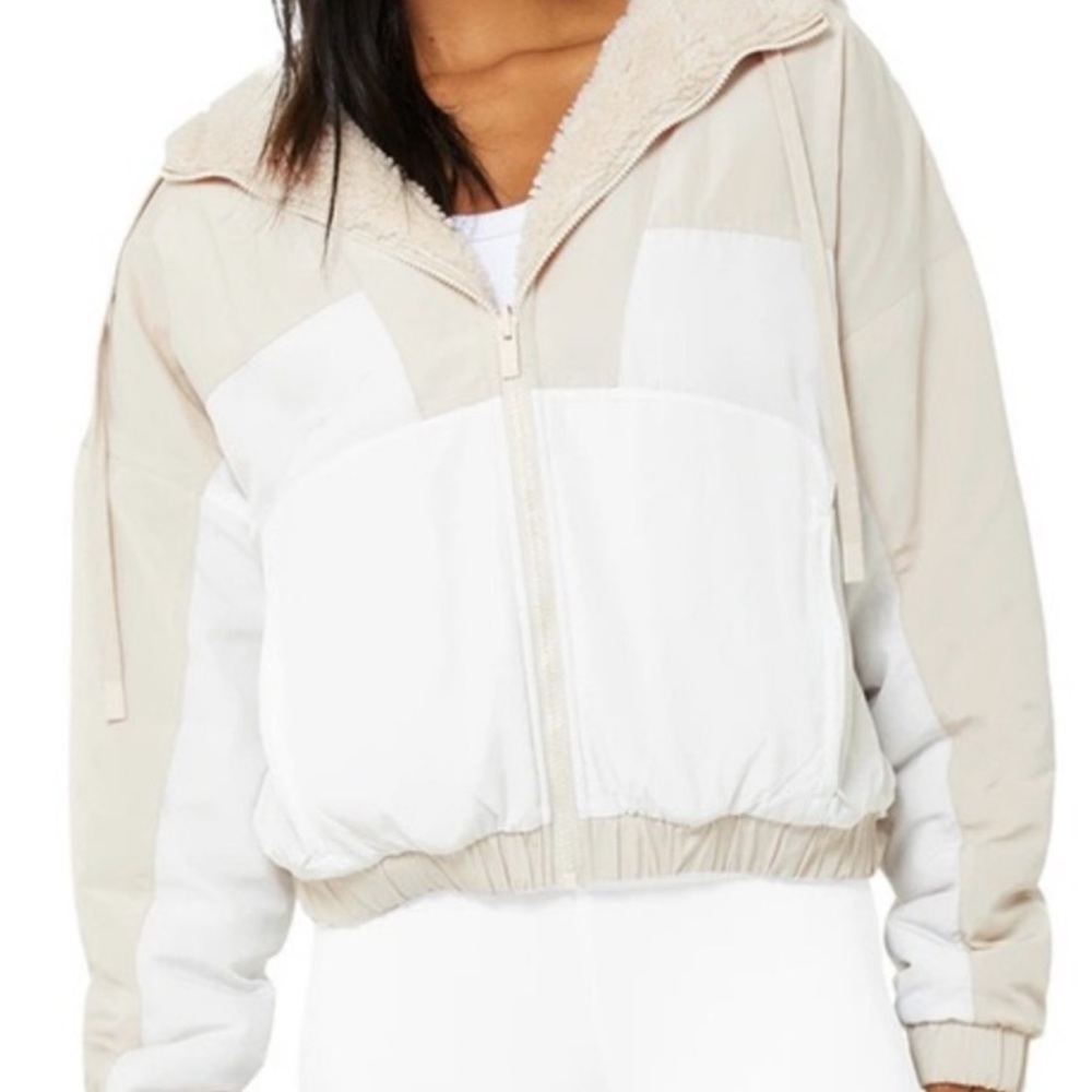 Alo Yoga - reversible sherpa jacket